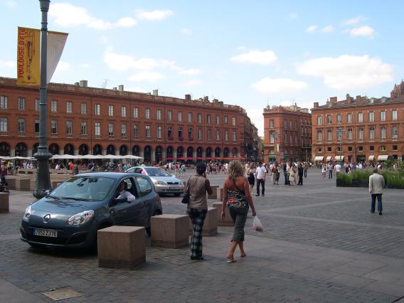  immeubles de briques de la place du Capitole